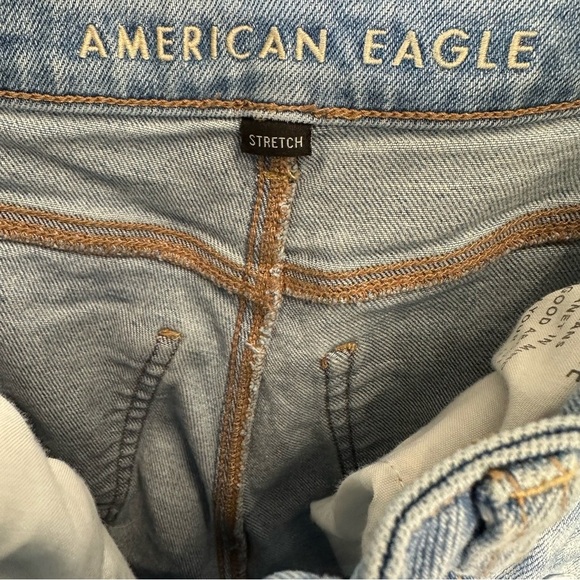 American Eagle Blue Denim Jeans Women Sz 2 Light Wash Destroyed MOM JEAN Stretch - Picture 4 of 9